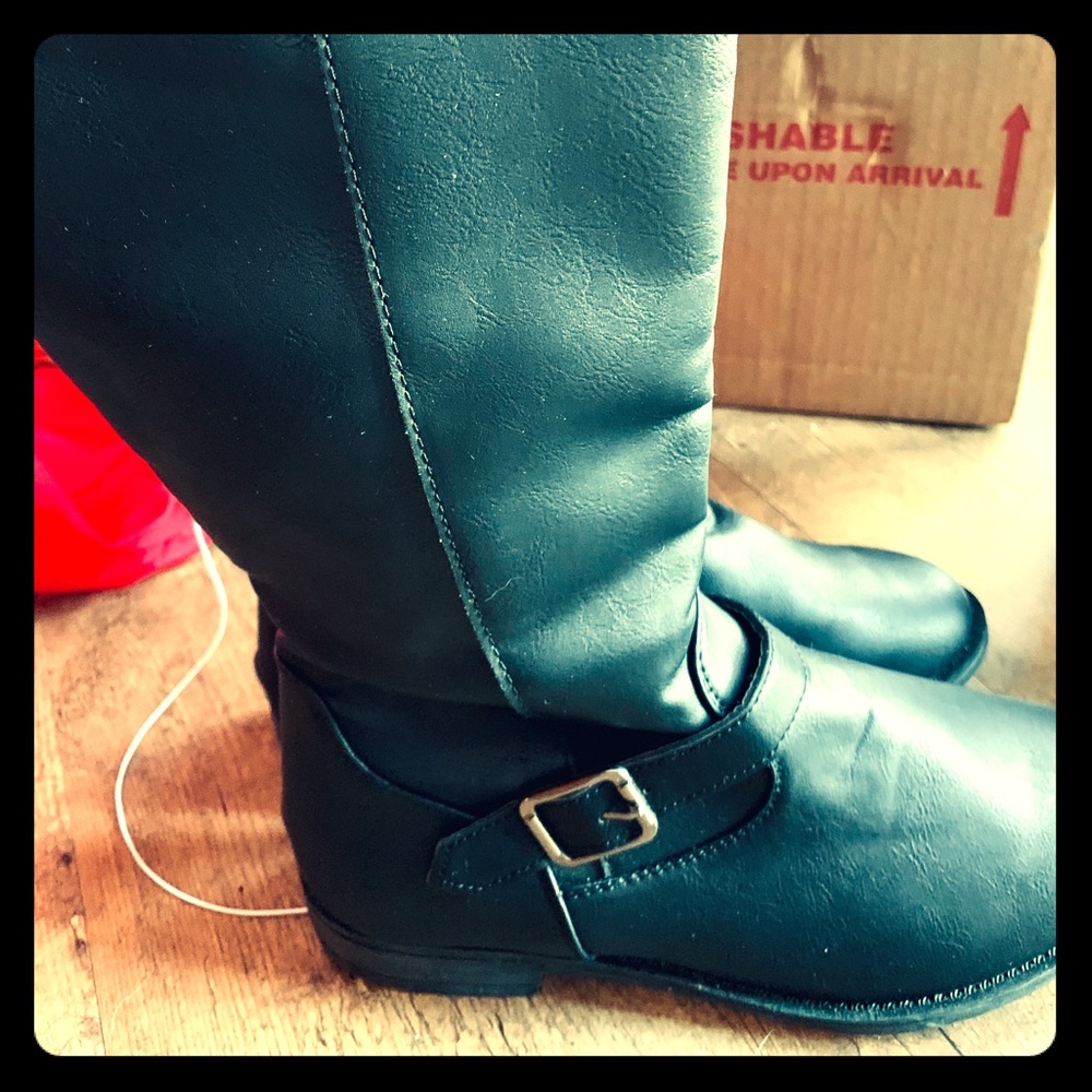 Black dress flat boots